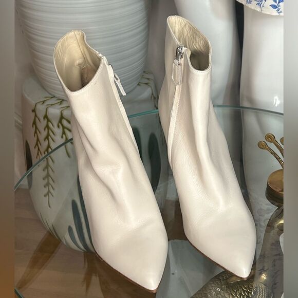 FREYA ROSE
LONDON  - Picture 8 of 14